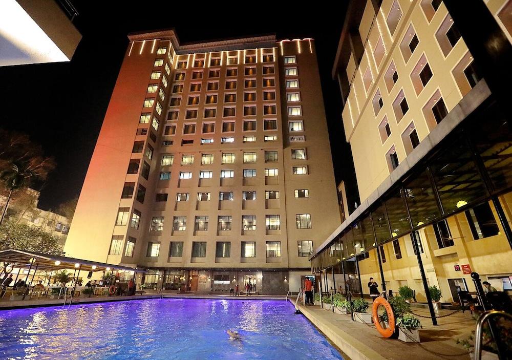 Gcc Hotel And Club Mira-Bhayandar Esterno foto