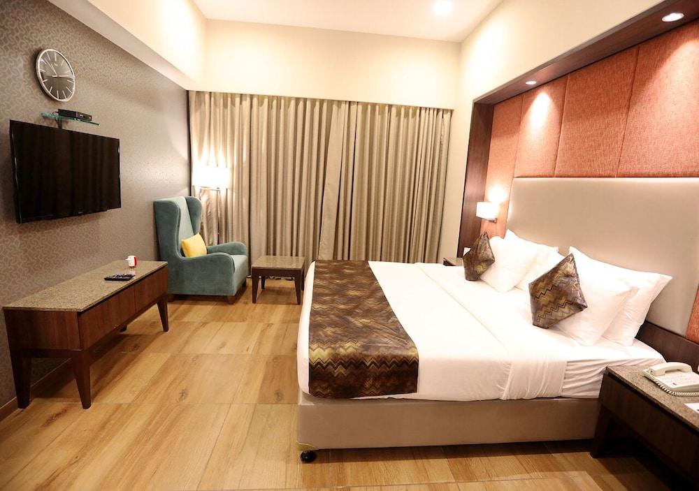 Gcc Hotel And Club Mira-Bhayandar Esterno foto