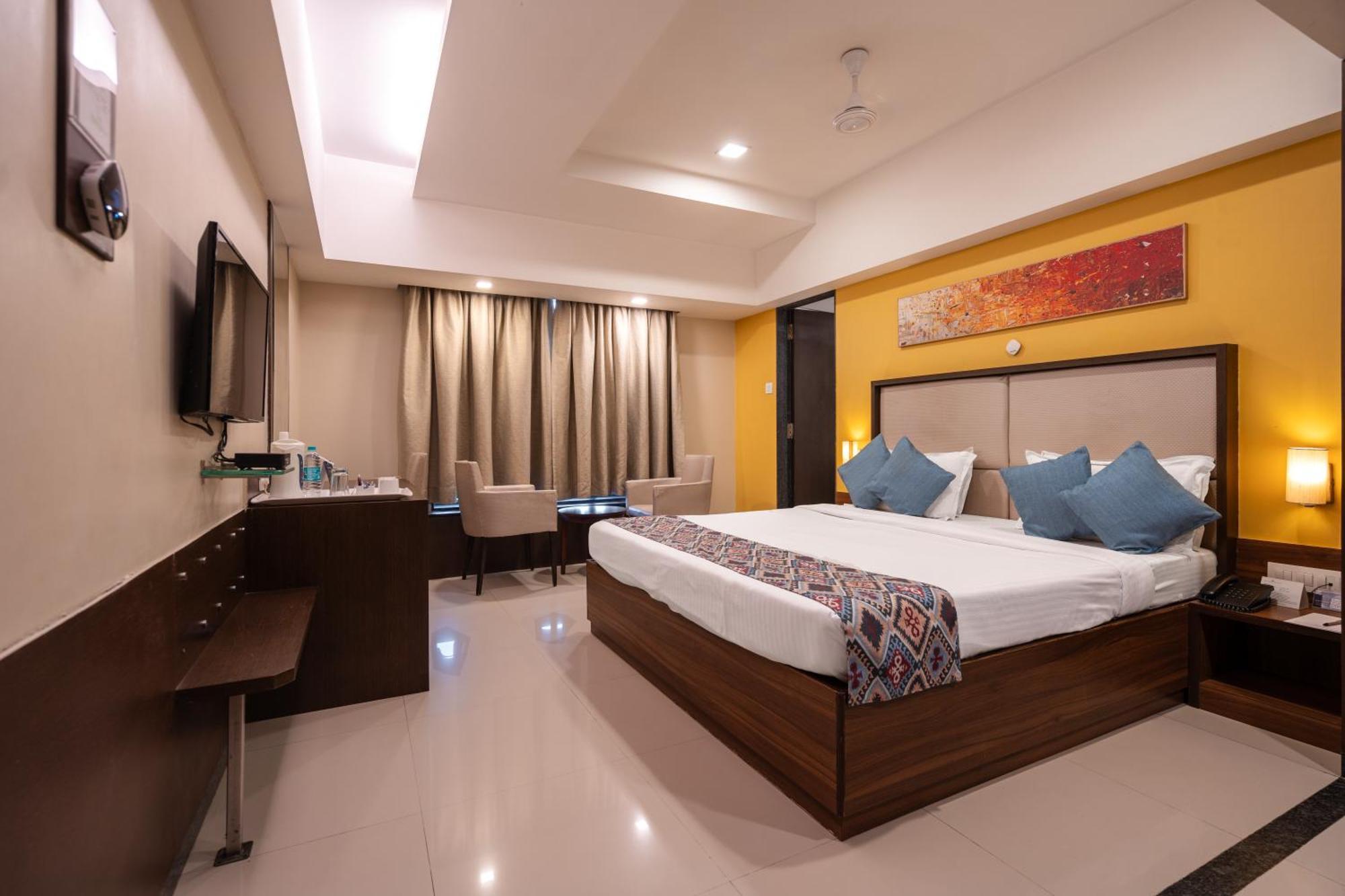 Gcc Hotel And Club Mira-Bhayandar Esterno foto