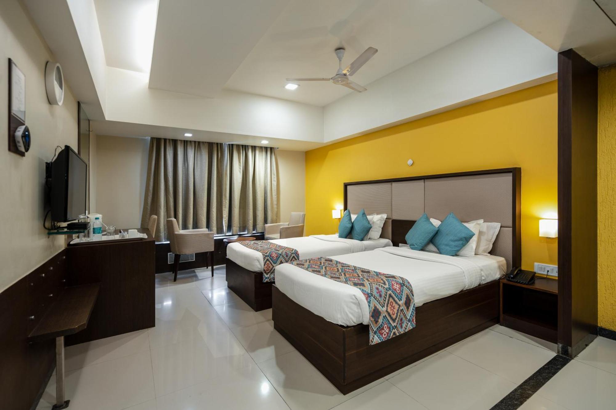 Gcc Hotel And Club Mira-Bhayandar Esterno foto