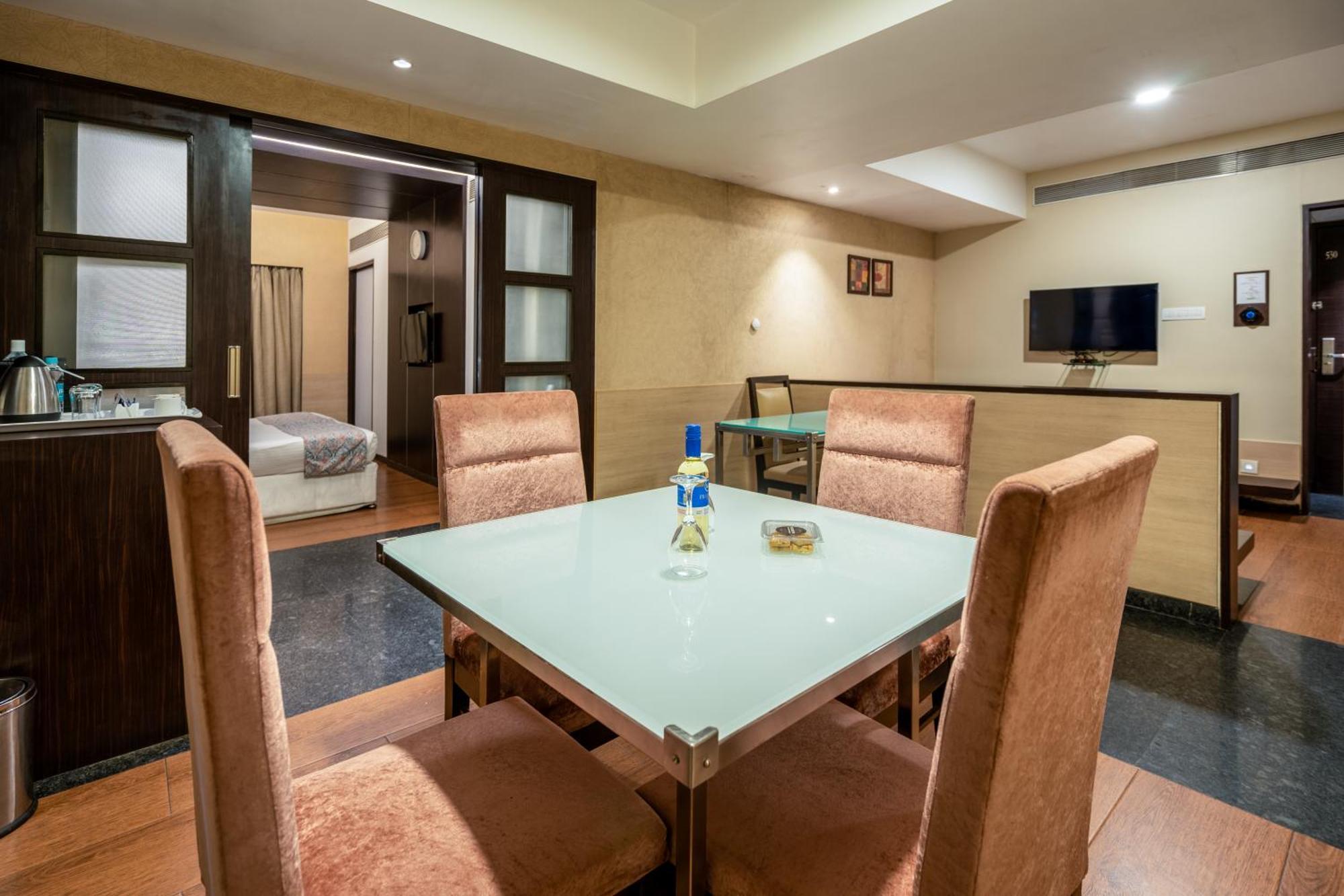 Gcc Hotel And Club Mira-Bhayandar Esterno foto