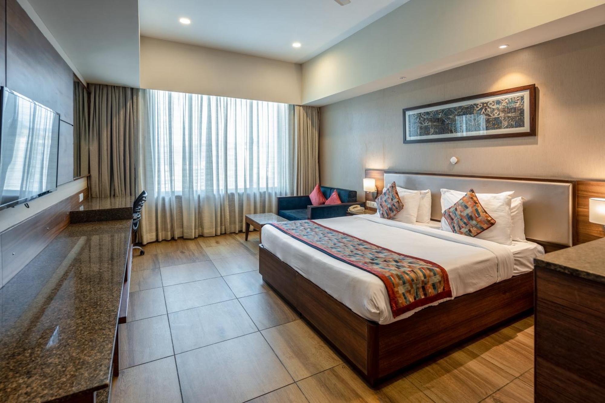 Gcc Hotel And Club Mira-Bhayandar Esterno foto