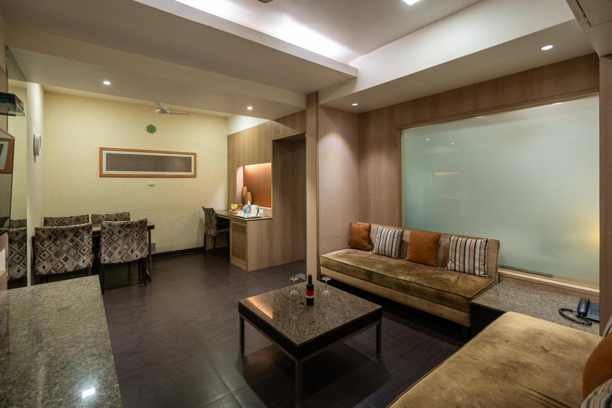 Gcc Hotel And Club Mira-Bhayandar Esterno foto