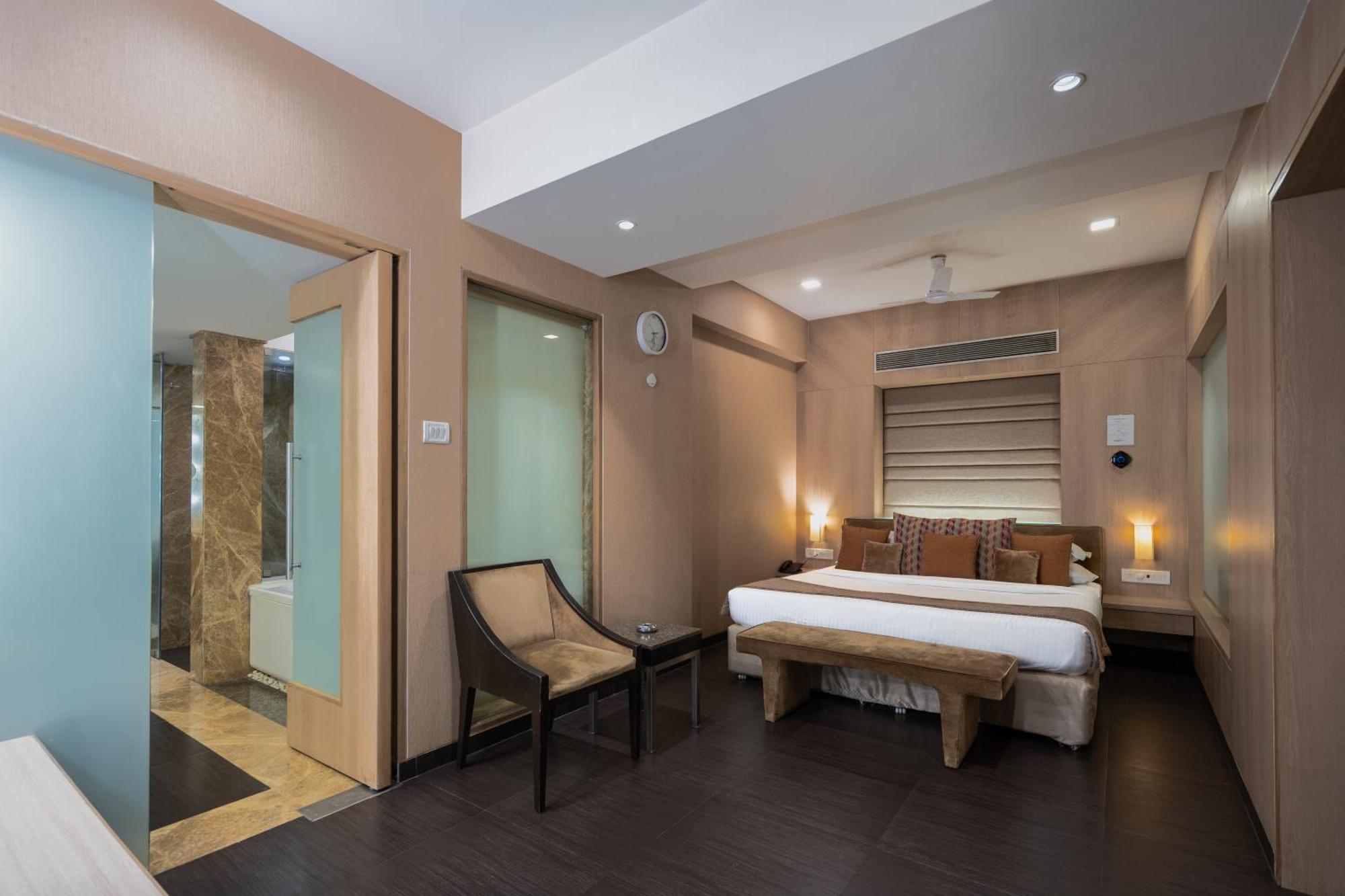 Gcc Hotel And Club Mira-Bhayandar Esterno foto