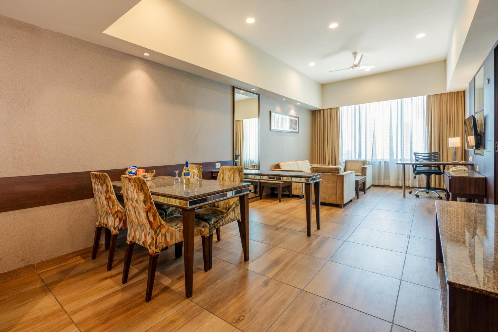 Gcc Hotel And Club Mira-Bhayandar Esterno foto