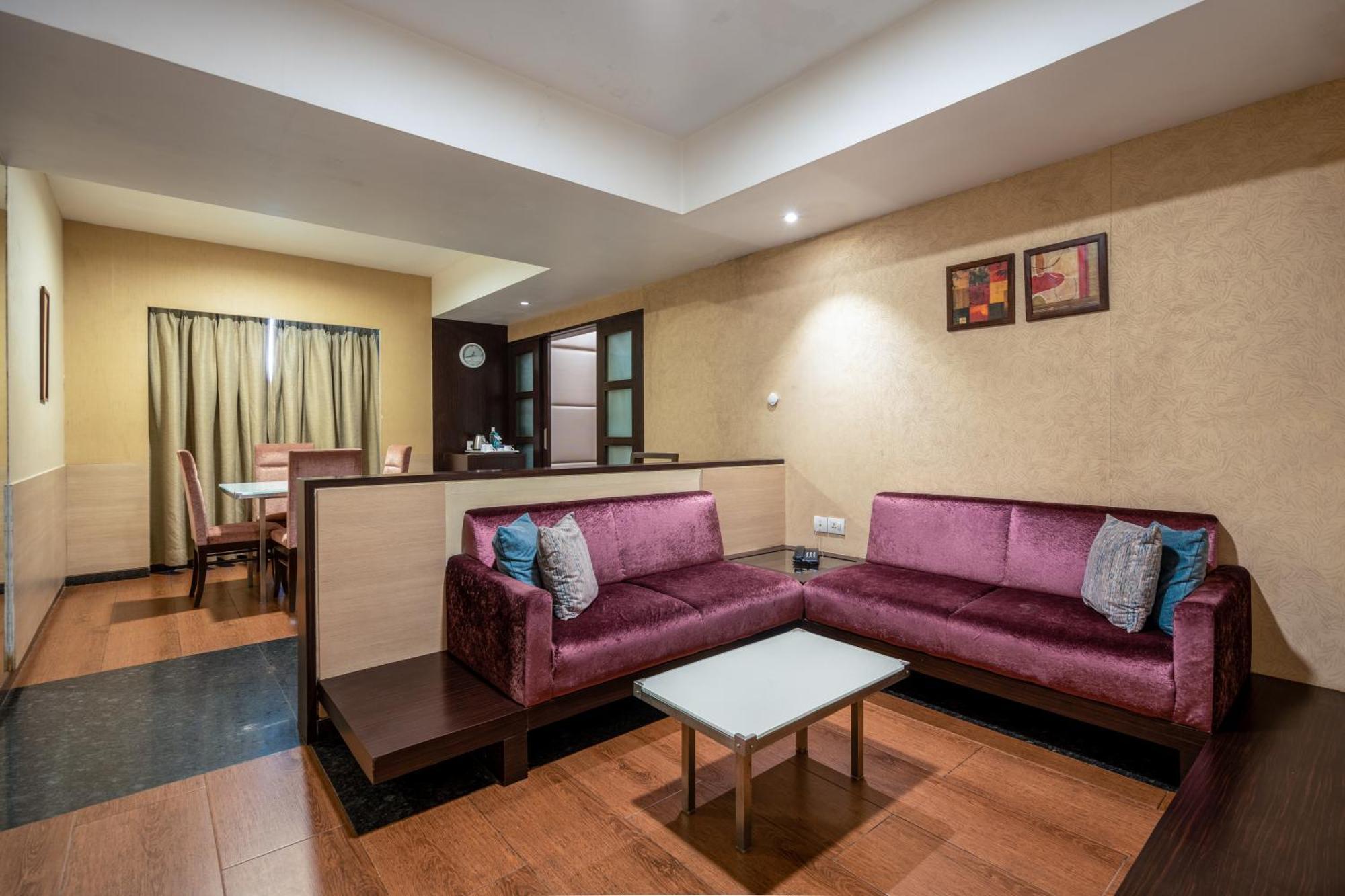 Gcc Hotel And Club Mira-Bhayandar Esterno foto