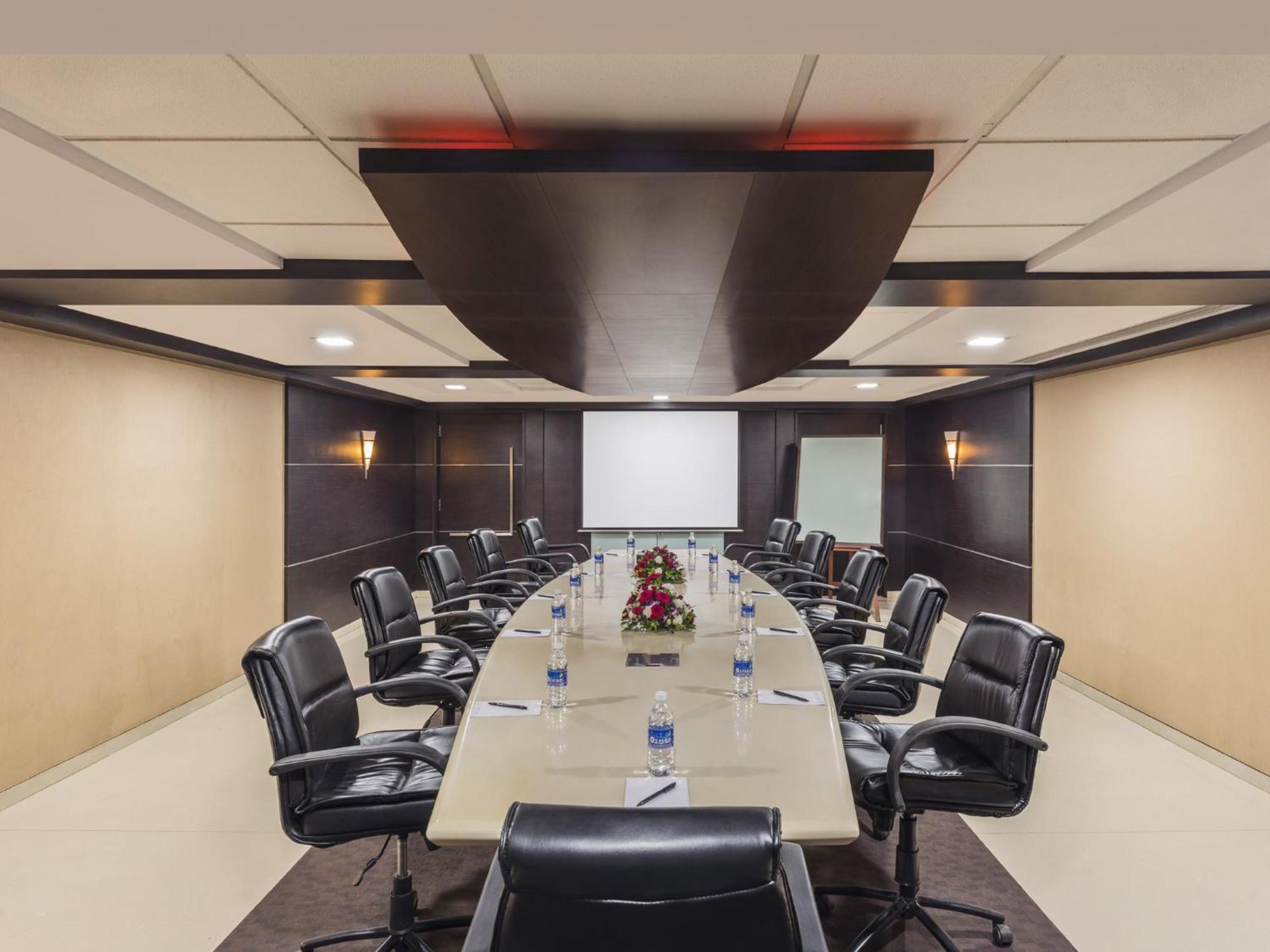 Gcc Hotel And Club Mira-Bhayandar Esterno foto