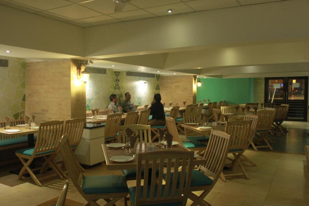 Gcc Hotel And Club Mira-Bhayandar Ristorante foto